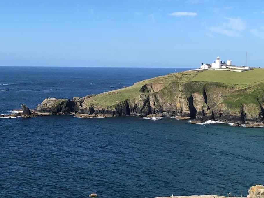Appartement Studio, Ideally Located At Beautiful Lizard Point, Cornwall à Helston Extérieur photo